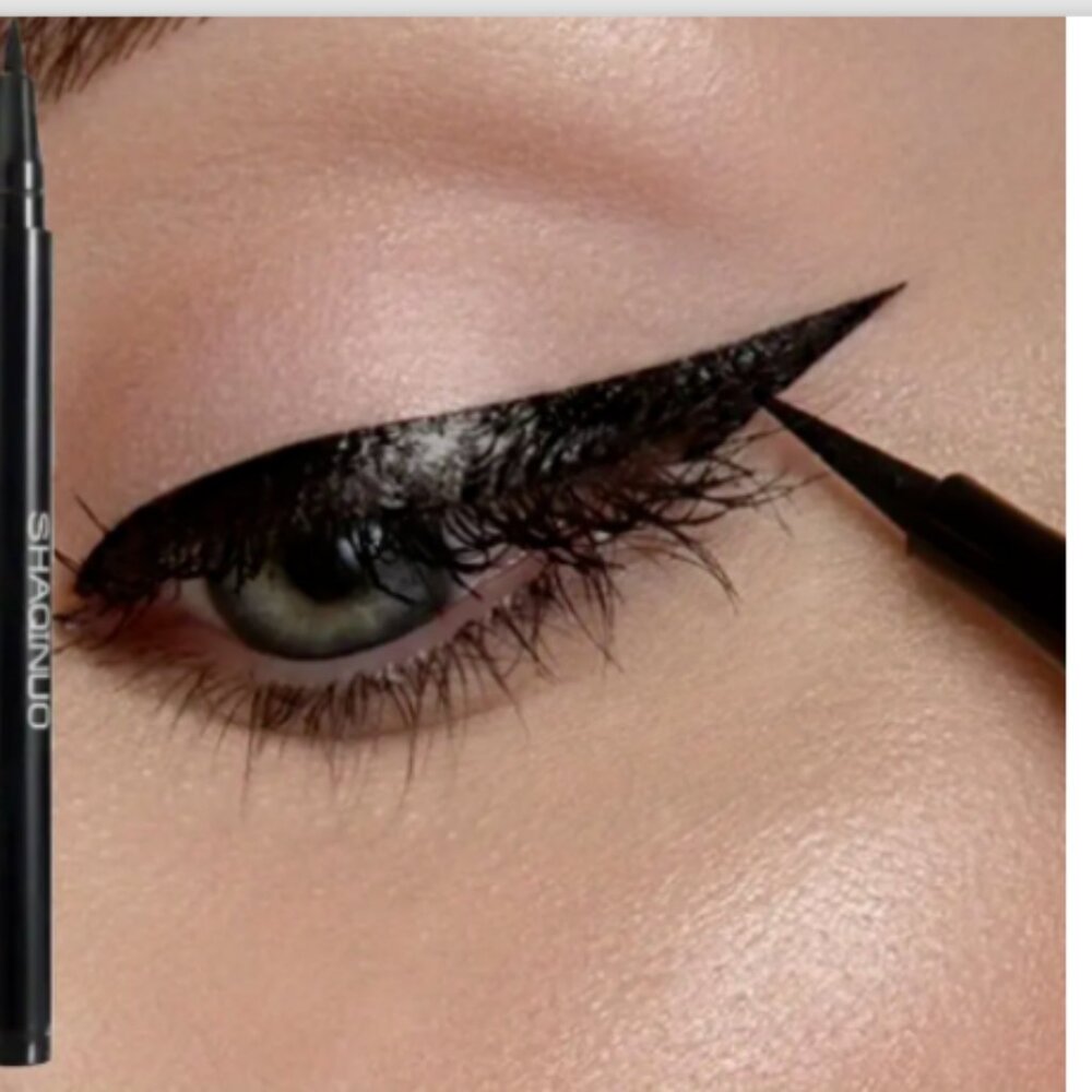 Liquid black eyeliner